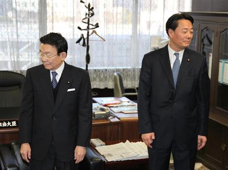 日本财政大臣卸任时意外讲中文。